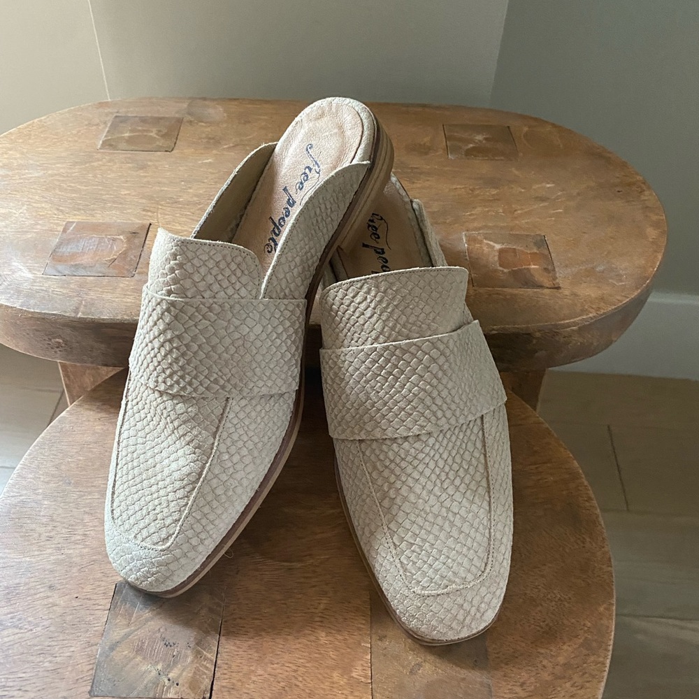 Free People Womens At Ease Tan Suede Loafer